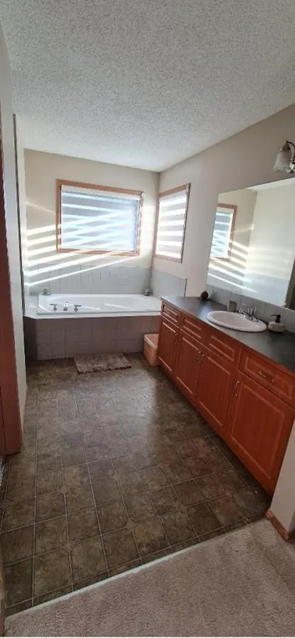 YYC Spacious Comfortable Air-Conditioned. Near Airport! קנדה