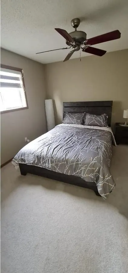 YYC Spacious Comfortable Air-Conditioned. Near Airport! 0*,
